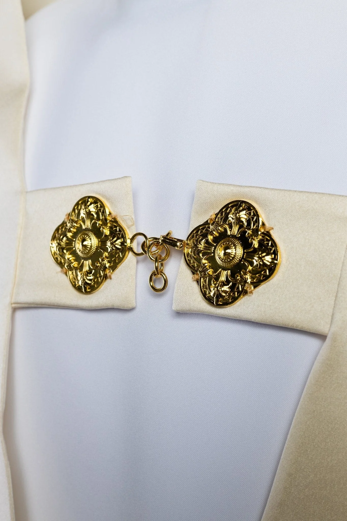 Ecru IHS embroidered liturgical veil - Image 3