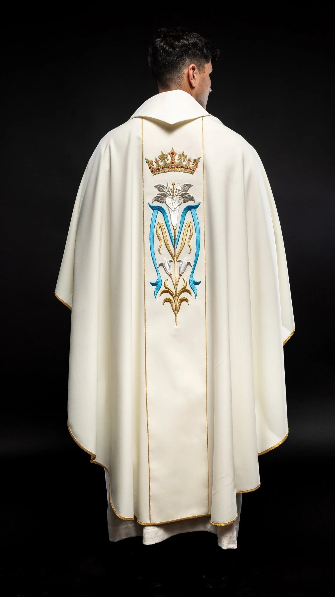 Ecru liturgical Marian chasuble embroidered with a crown - Image 4