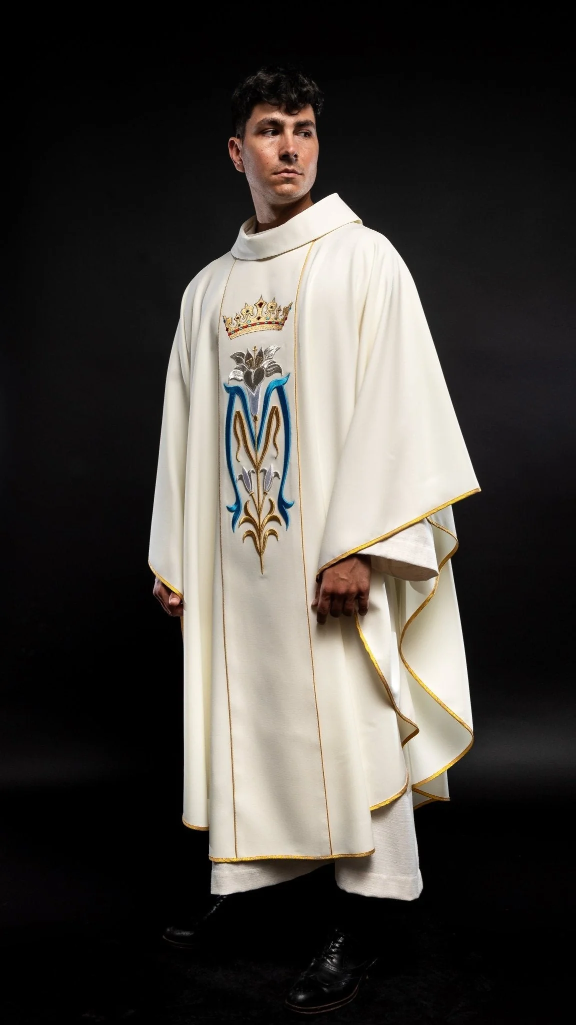 Ecru liturgical Marian chasuble embroidered with a crown - Image 5
