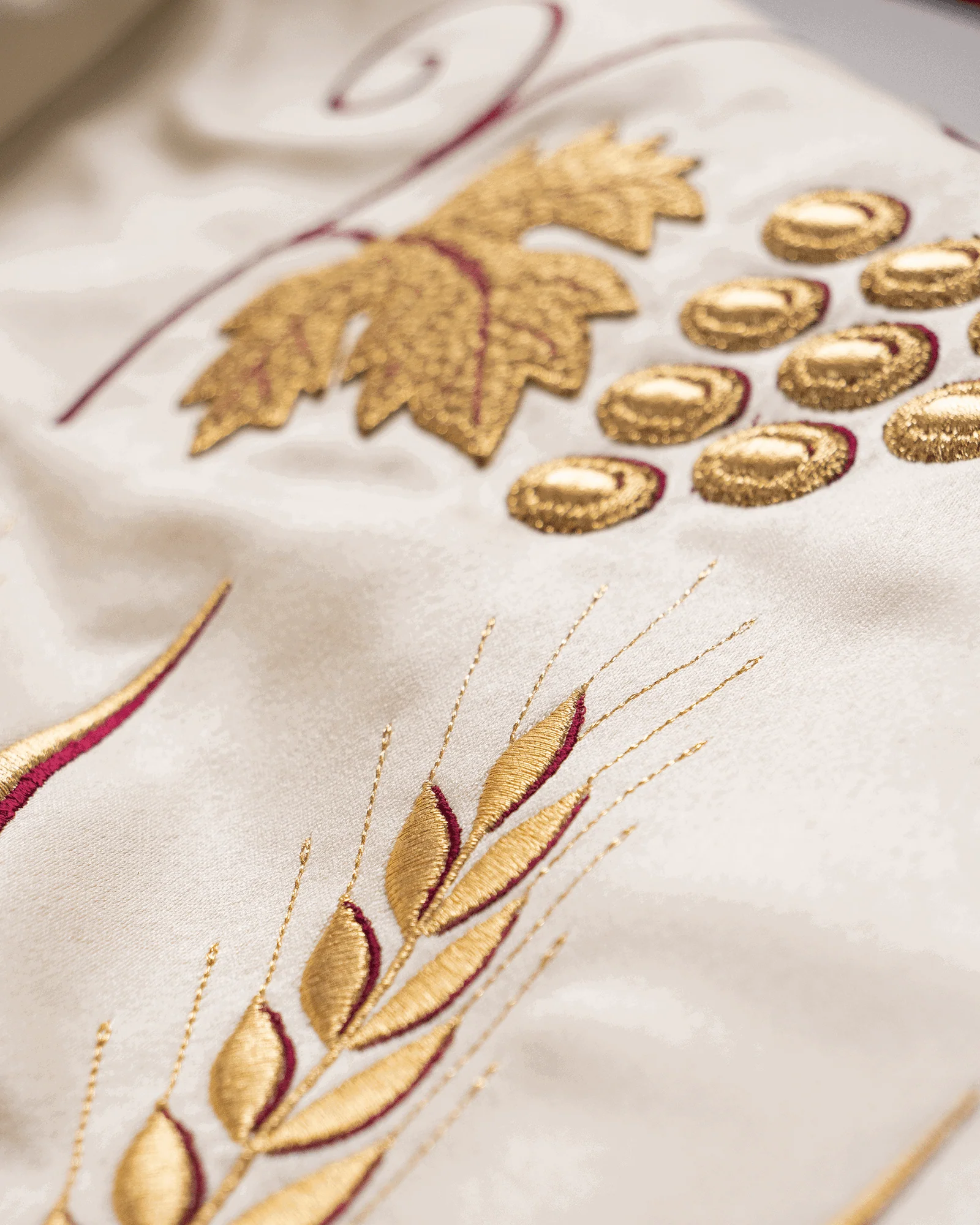 Embroidered Canopy with grape motifs - Image 3