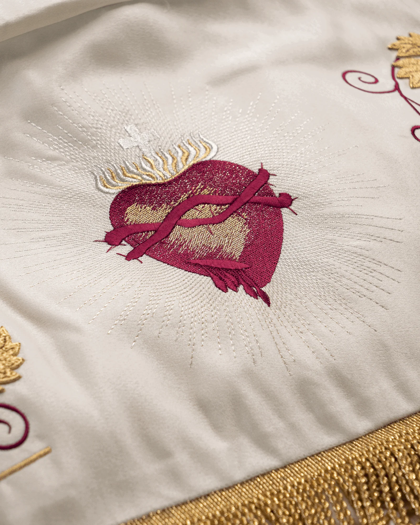Embroidered Canopy with grape motifs - Image 5