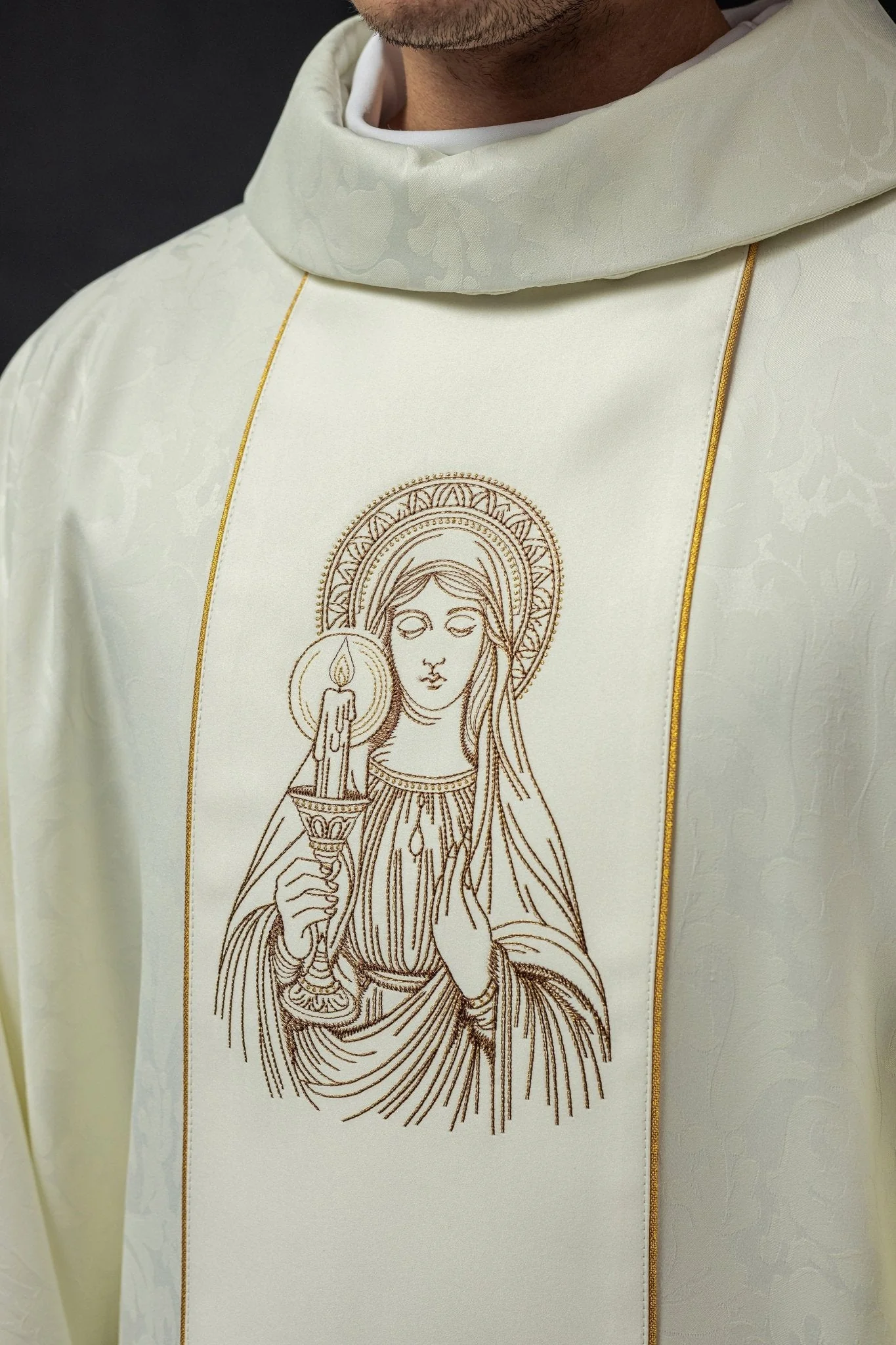 Embroidered chasuble with the image of Our Lady of Thunder - Image 3