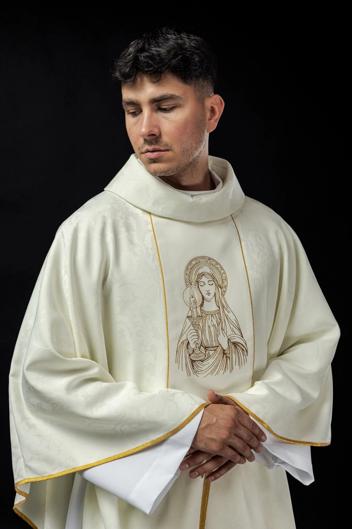 Embroidered chasuble with the image of Our Lady of Thunder - Image 4