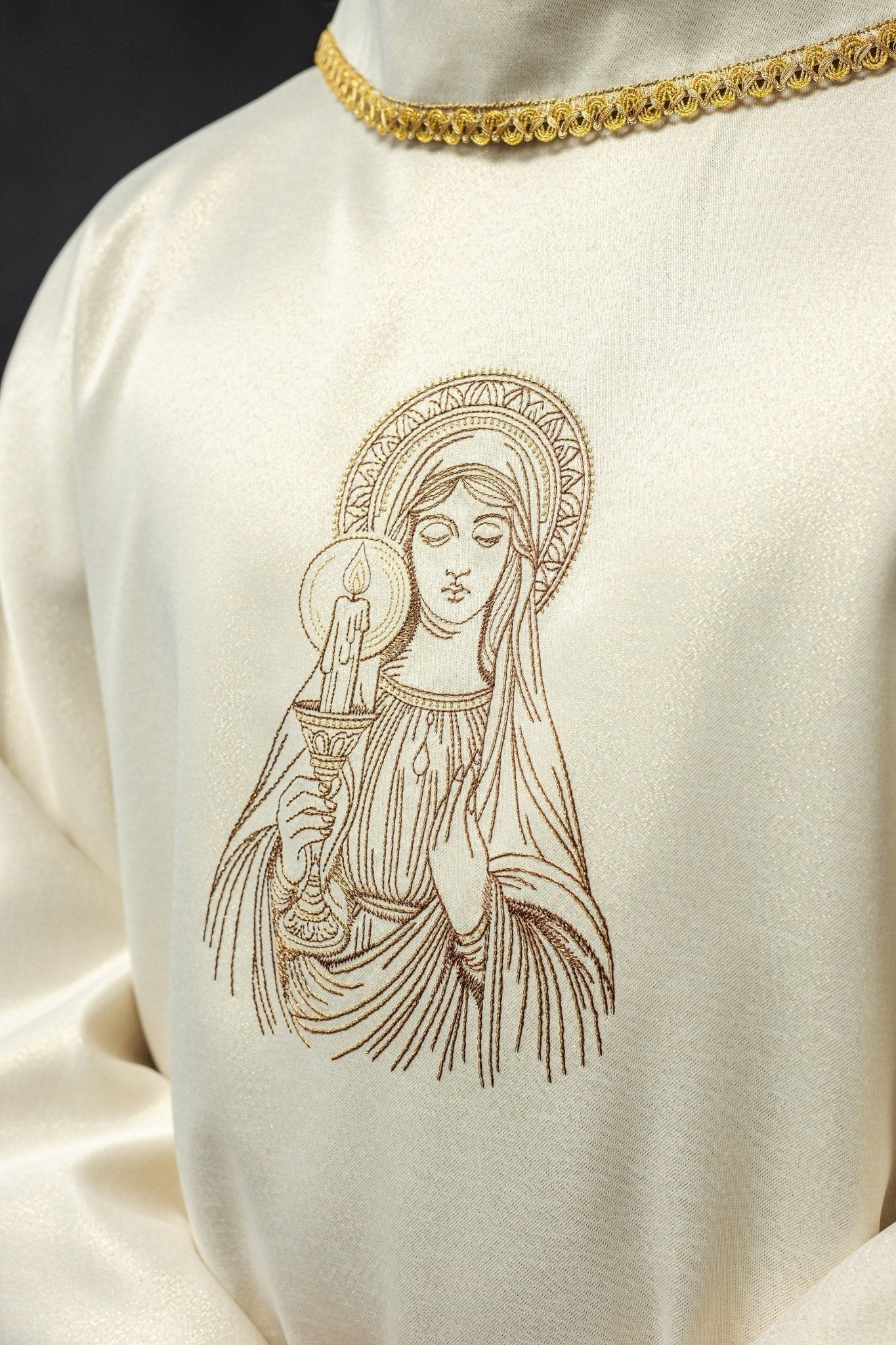 Embroidered chasuble with the image of Our Lady of Thunder - Image 3