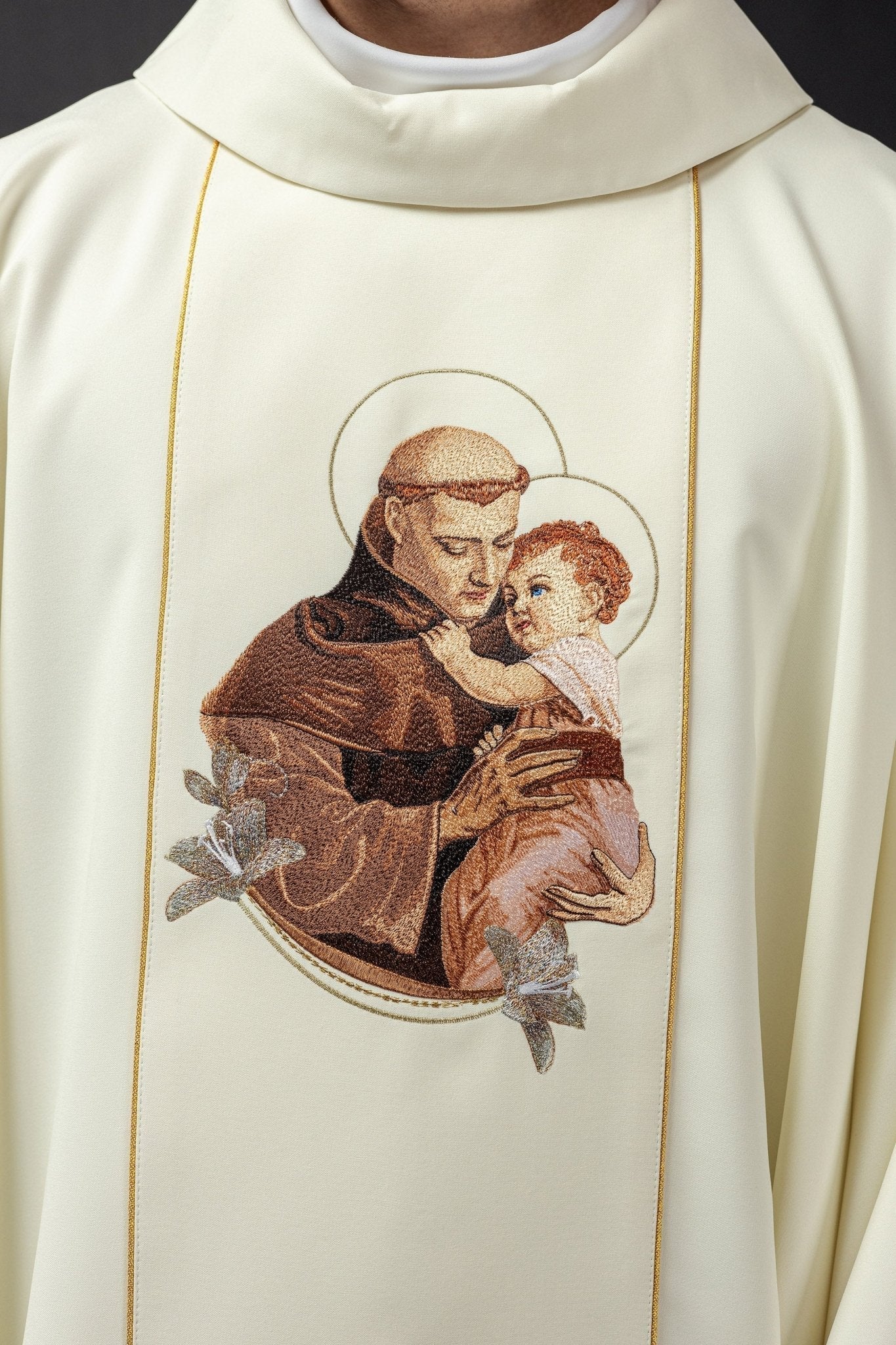 Embroidered chasuble with the image of Saint Anthony - Image 3