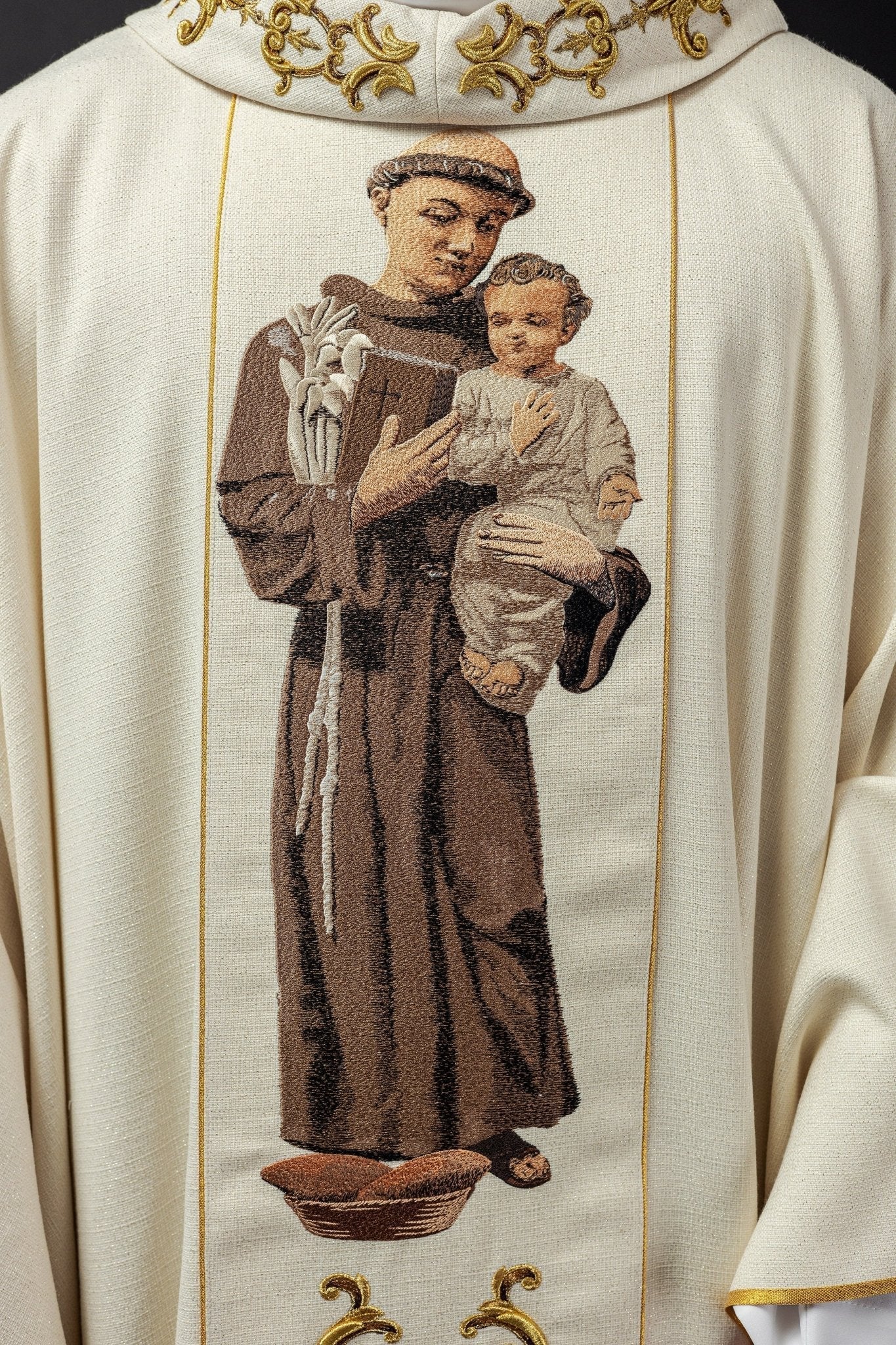 Embroidered chasuble with the image of Saint Anthony - Image 3