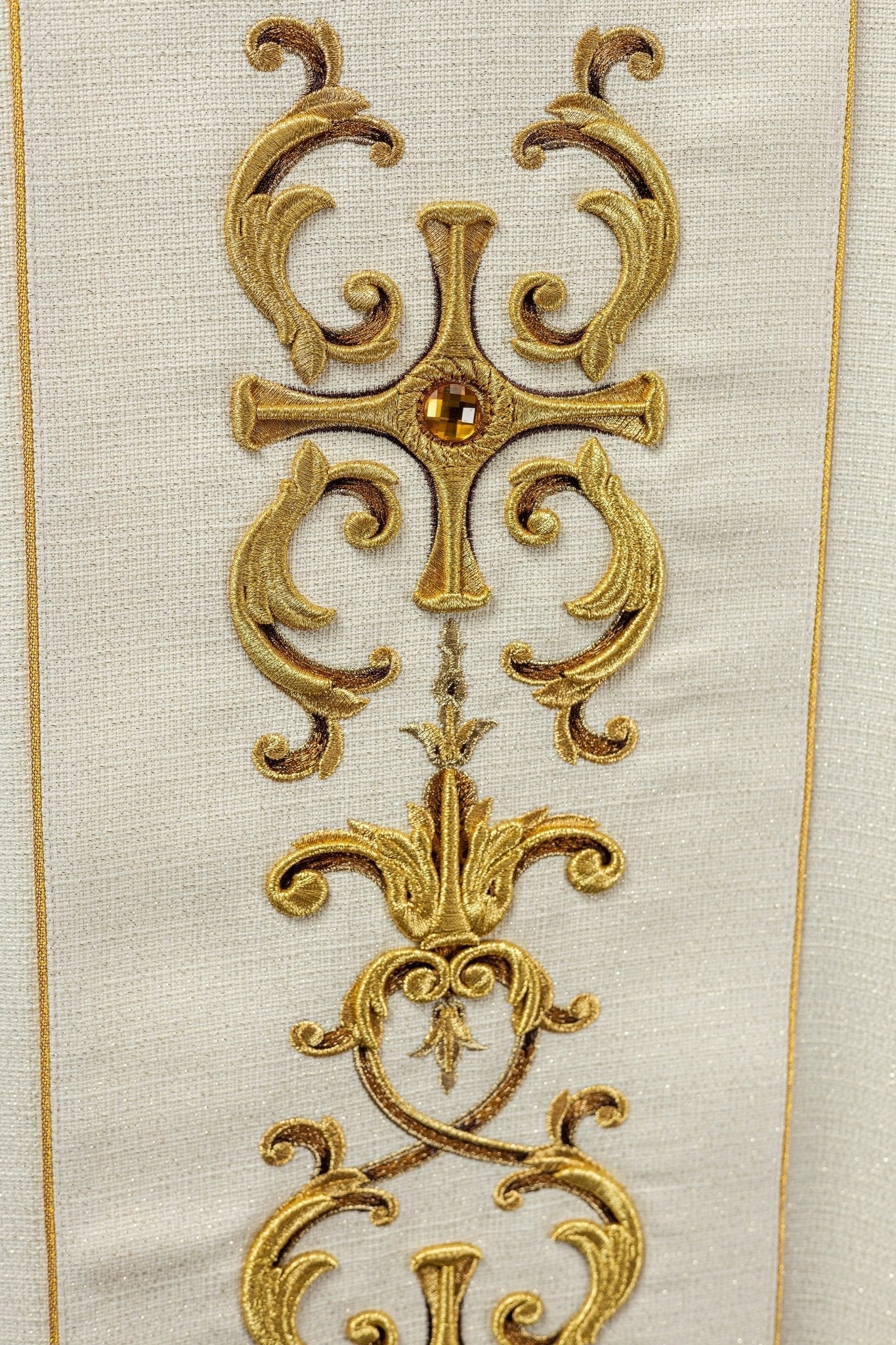 Embroidered chasuble with the image of Saint Anthony - Image 4