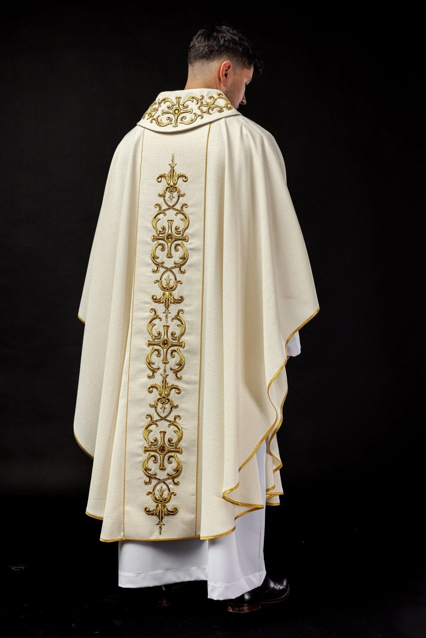 Embroidered chasuble with the image of Saint Anthony - Image 9