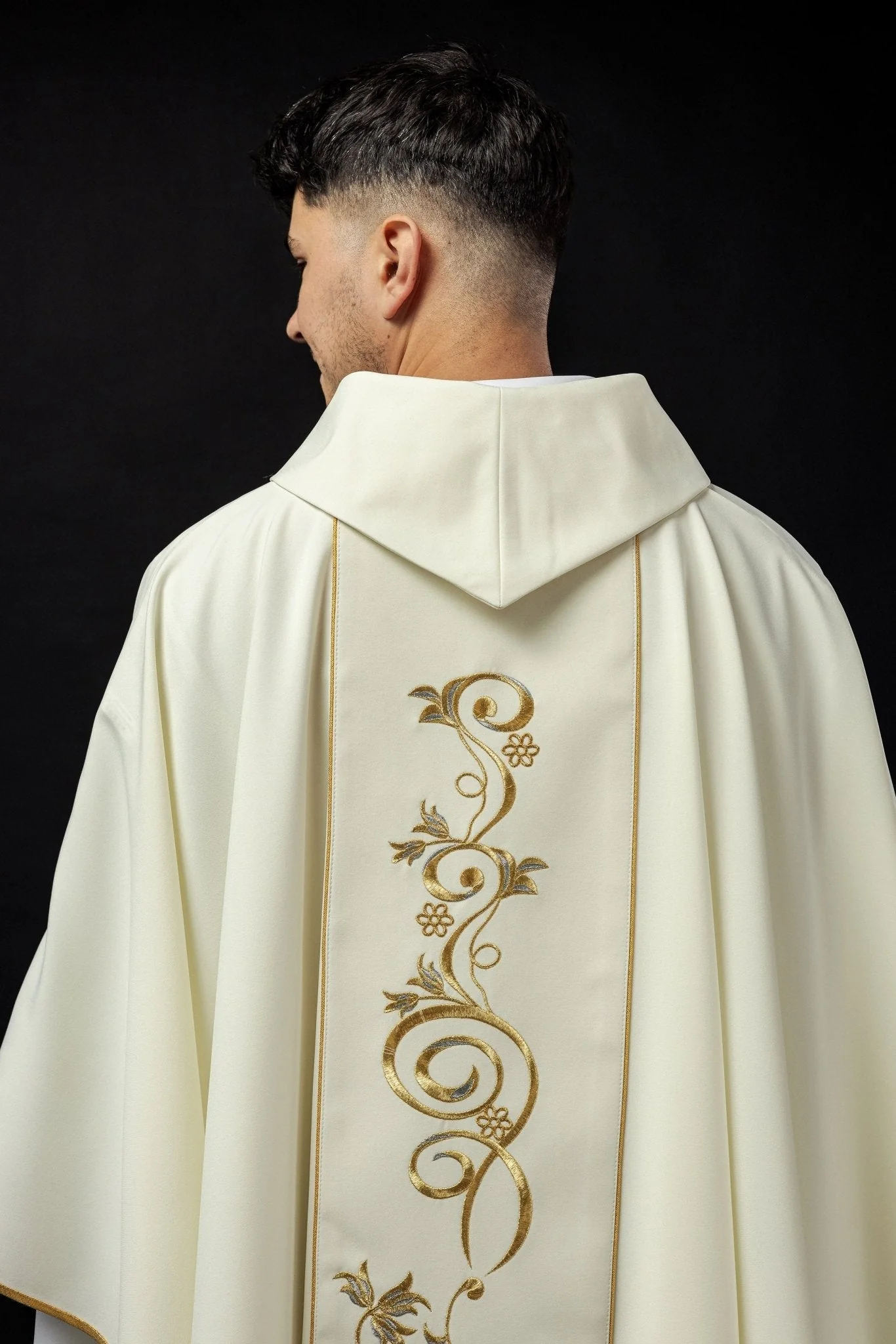 Embroidered chasuble with the image of St. Joseph - Image 5