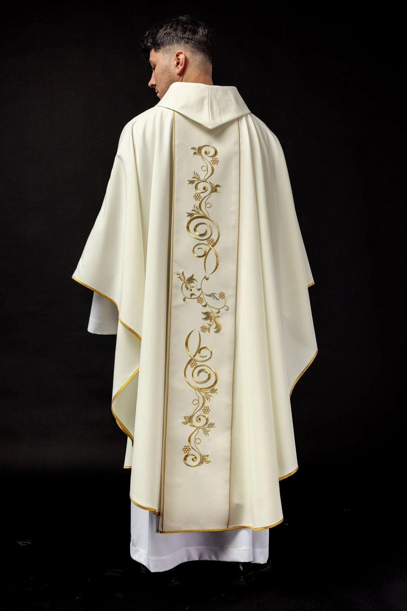 Embroidered chasuble with the image of St. Joseph - Image 6