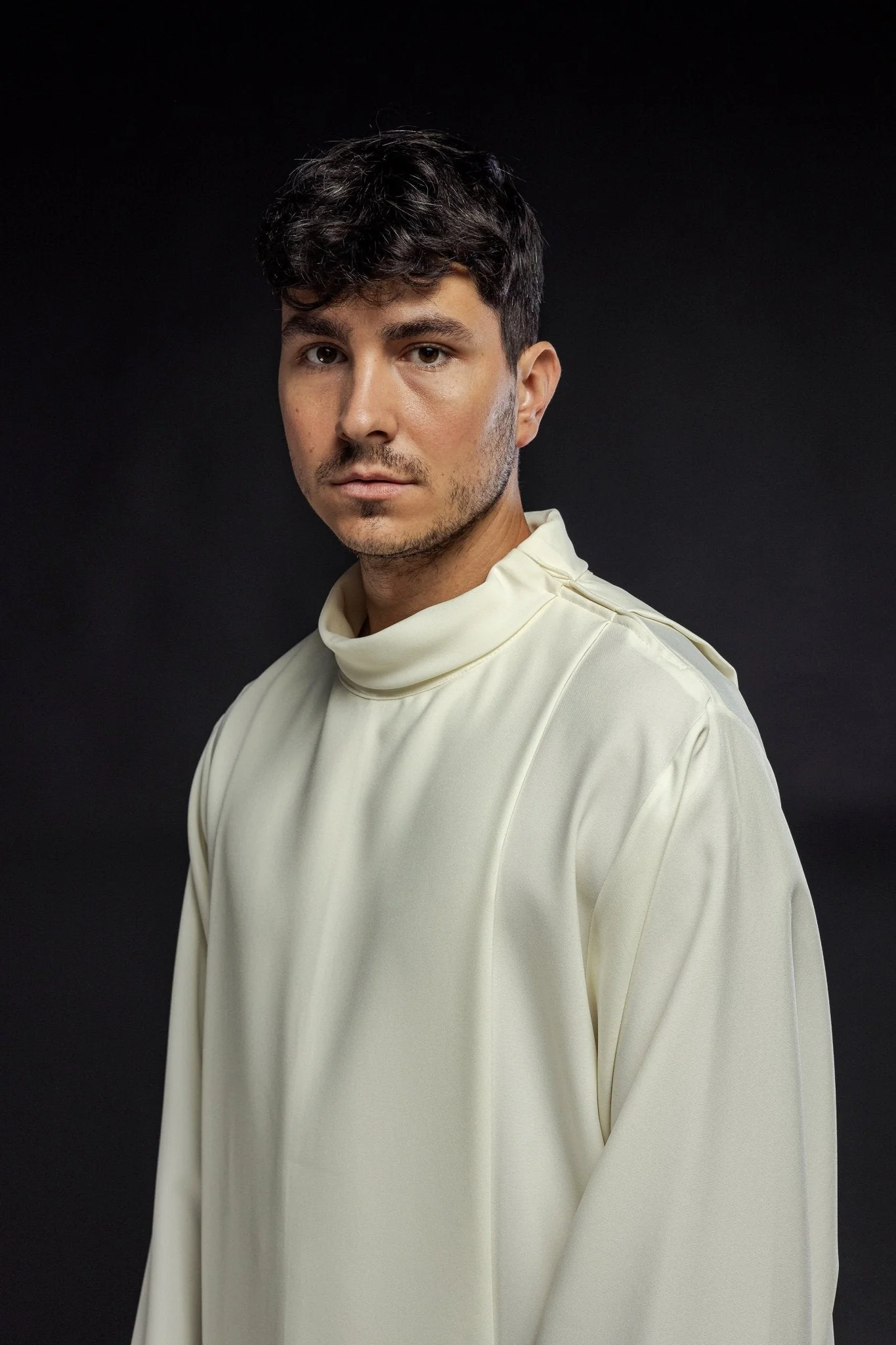 Priest's alb with neck collar in ivory - Image 3