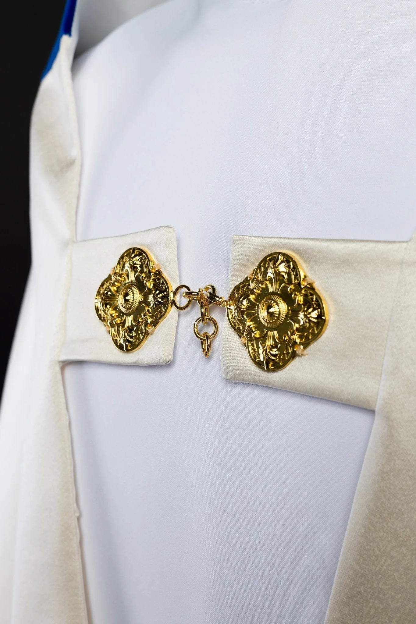 Embroidered veil with Marian motif - Image 3