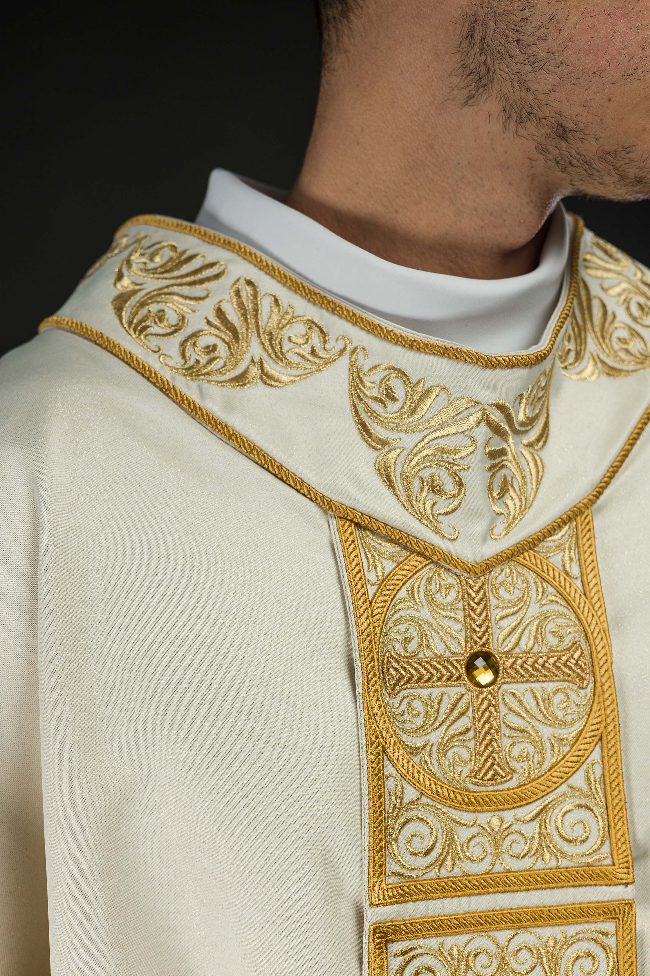 Gold Chasuble richly embroidered and decorated with ecru stones - Image 3