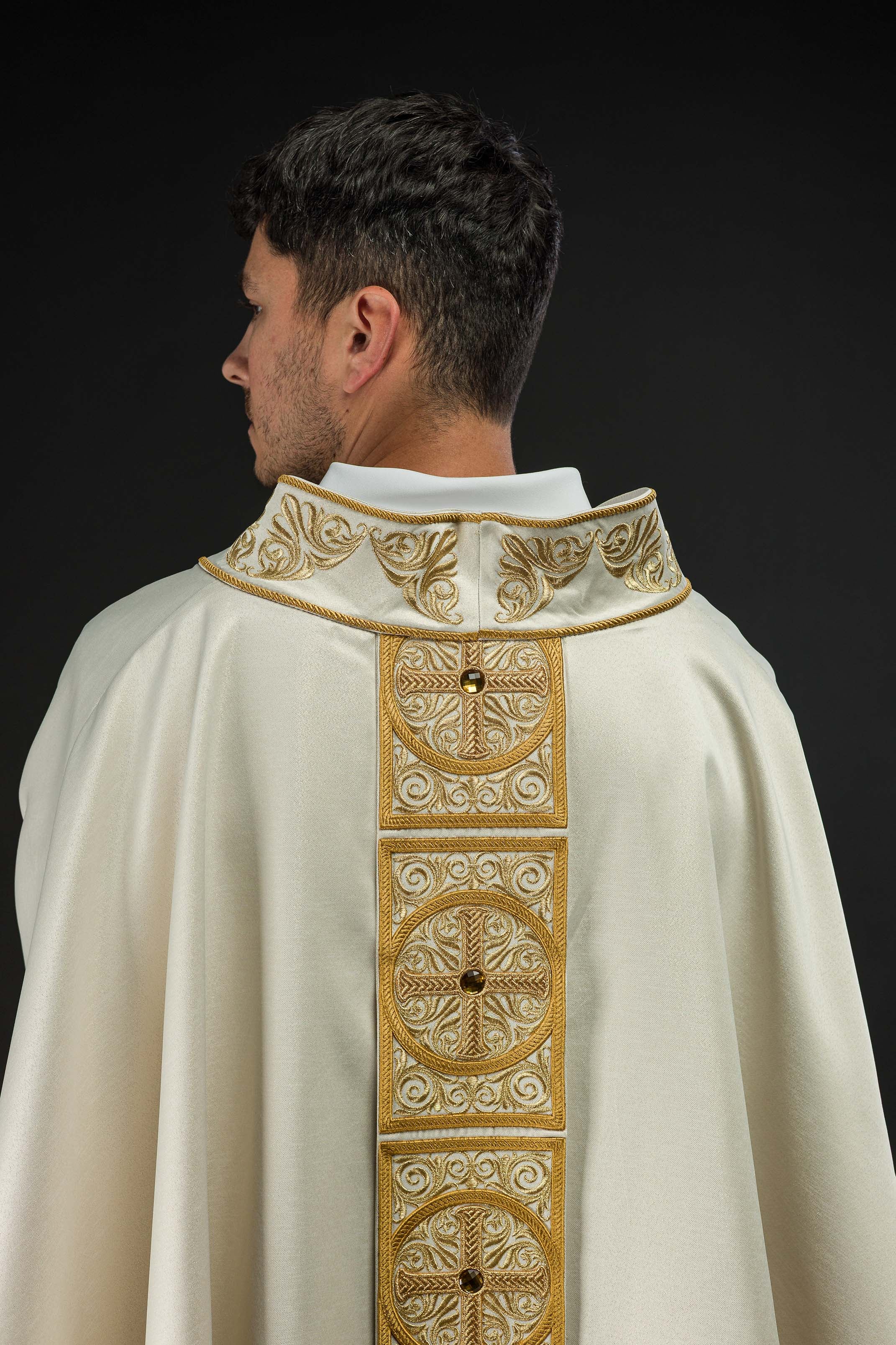 Gold Chasuble richly embroidered and decorated with ecru stones - Image 6