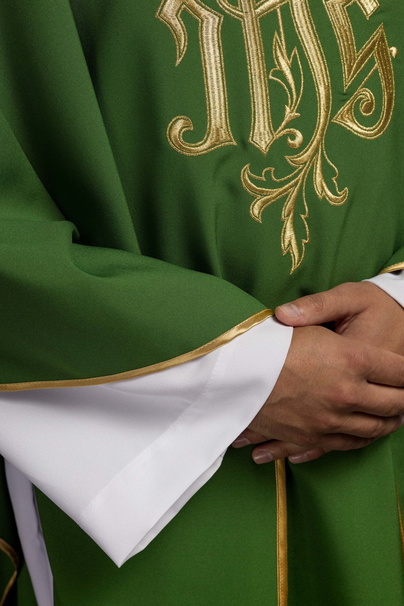 Green chasuble with classic JHS design - Image 4