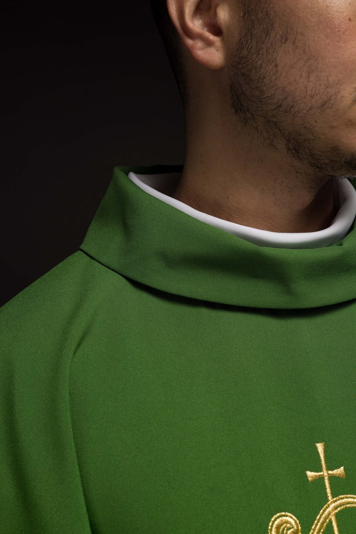 Green chasuble with classic JHS design - Image 5