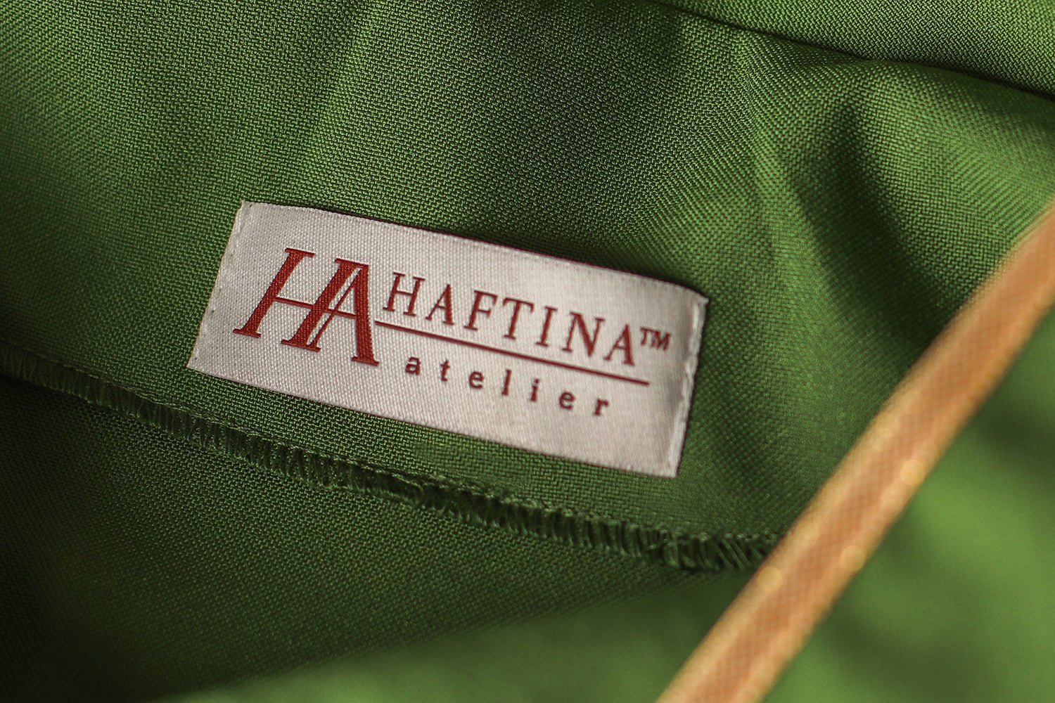 Green chasuble with classic JHS design - Image 6