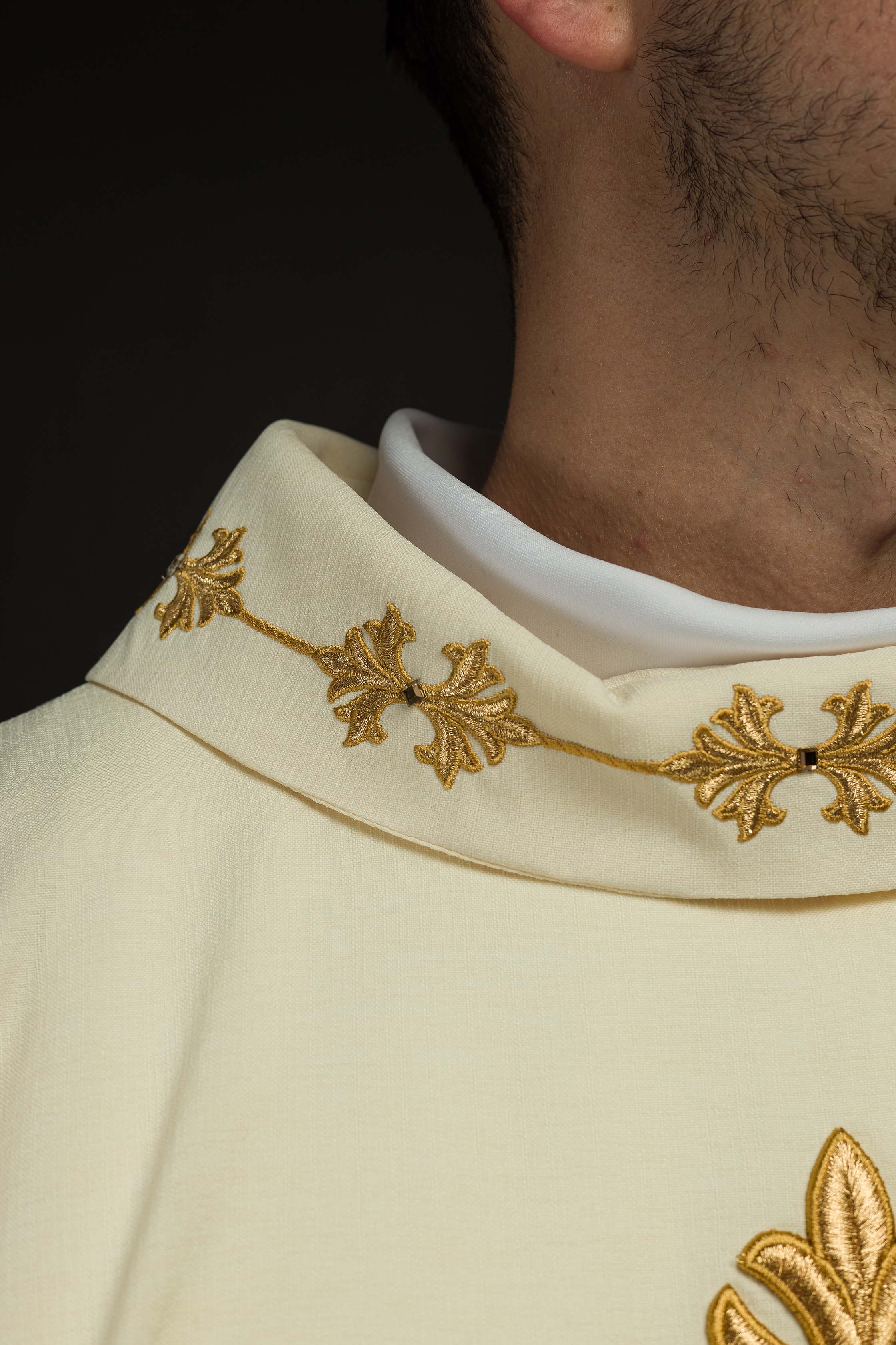Ivory chasuble with embroidery inspired by rosary - Image 4