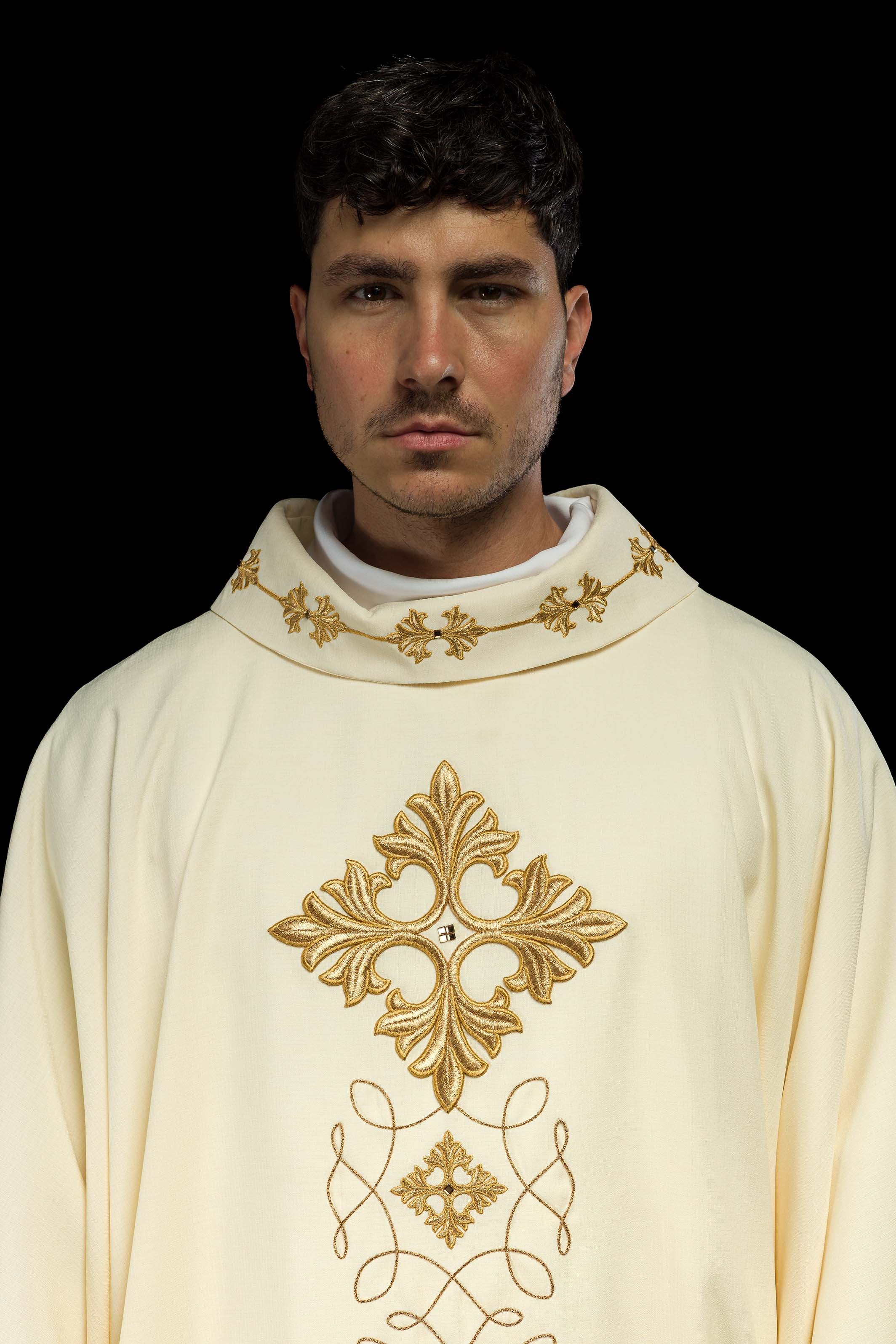 Ivory chasuble with embroidery inspired by rosary - Image 9