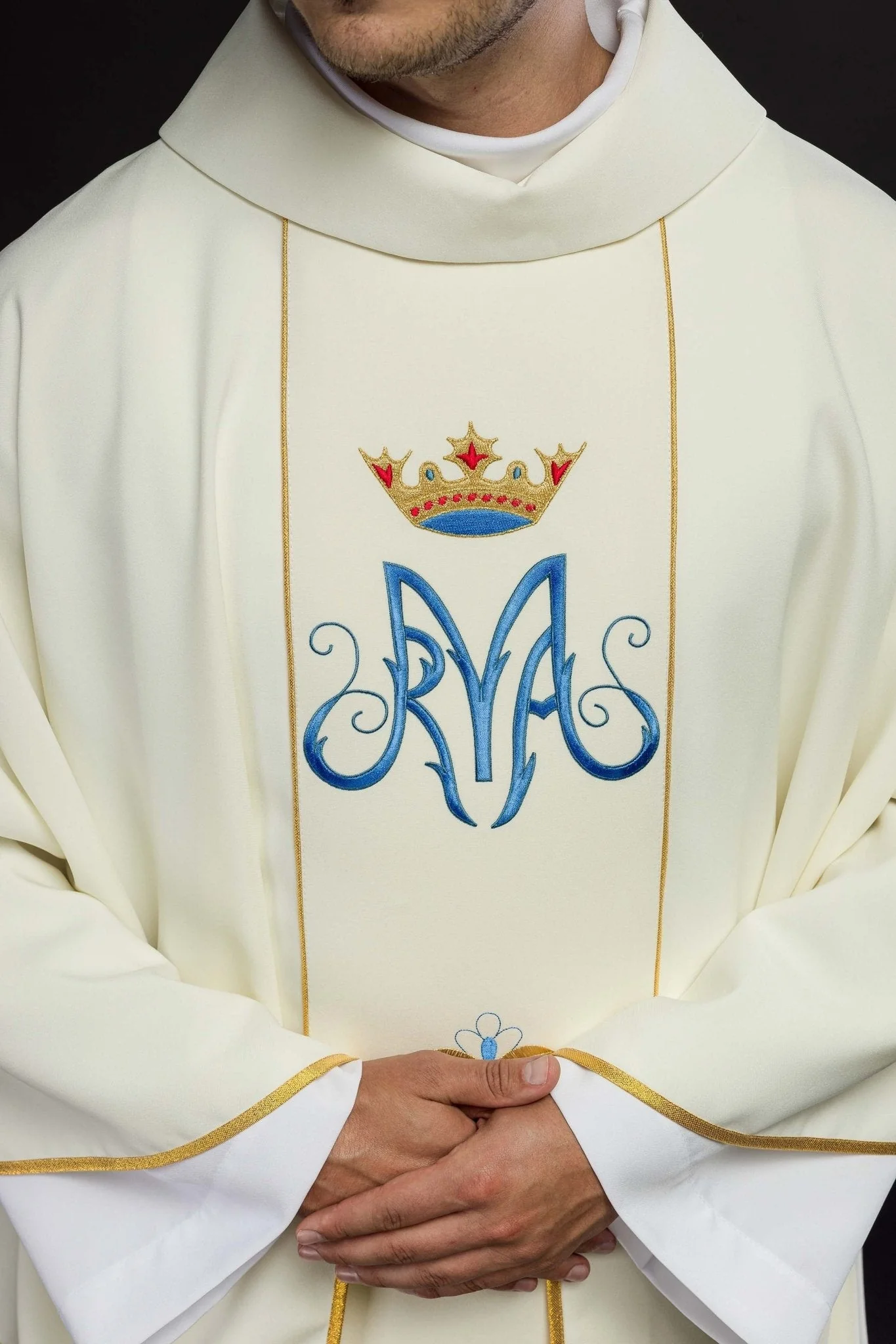 Ivory chasuble with gold Marian embroidery - Image 3