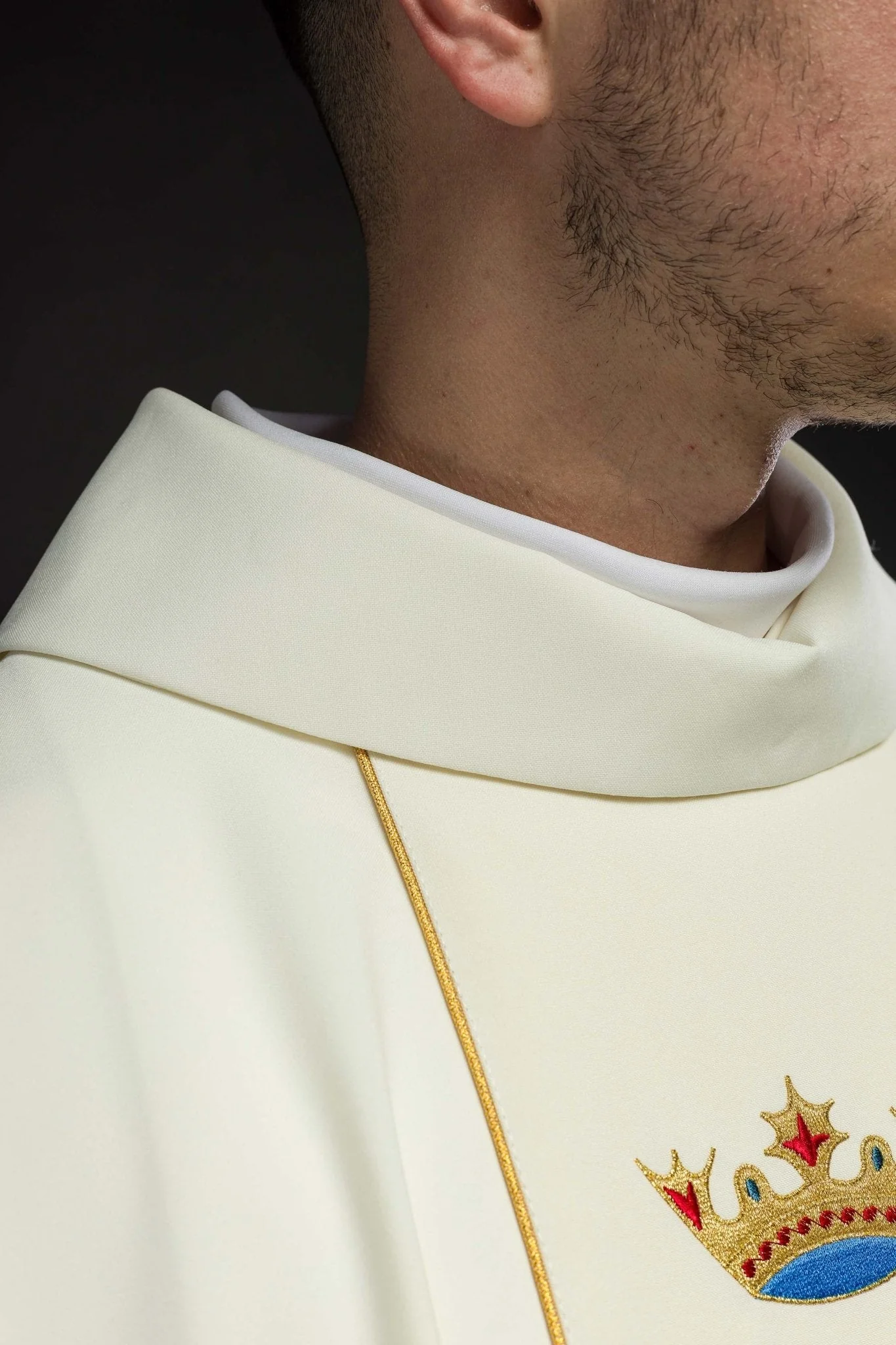 Ivory chasuble with gold Marian embroidery - Image 4