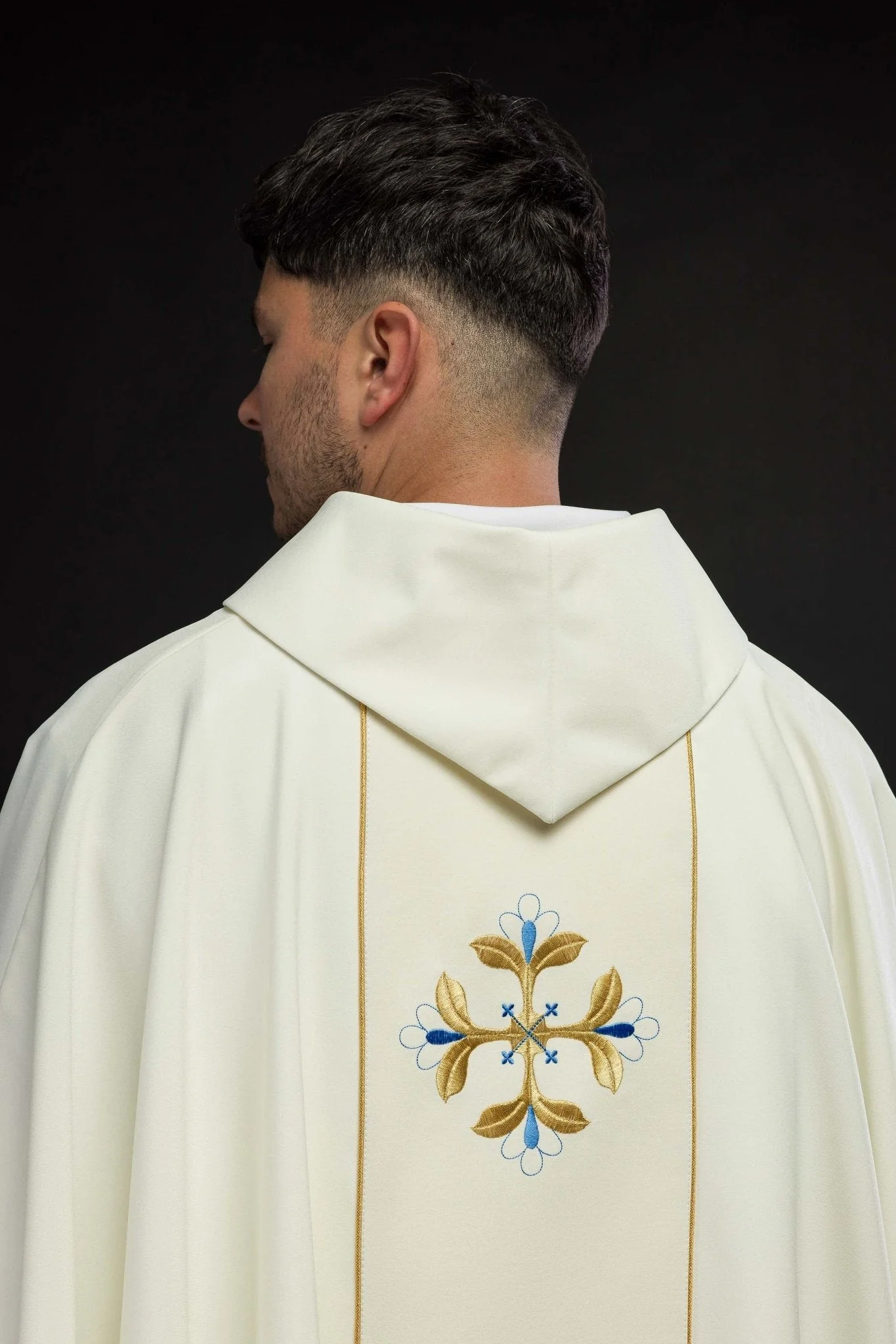 Ivory chasuble with gold Marian embroidery - Image 5