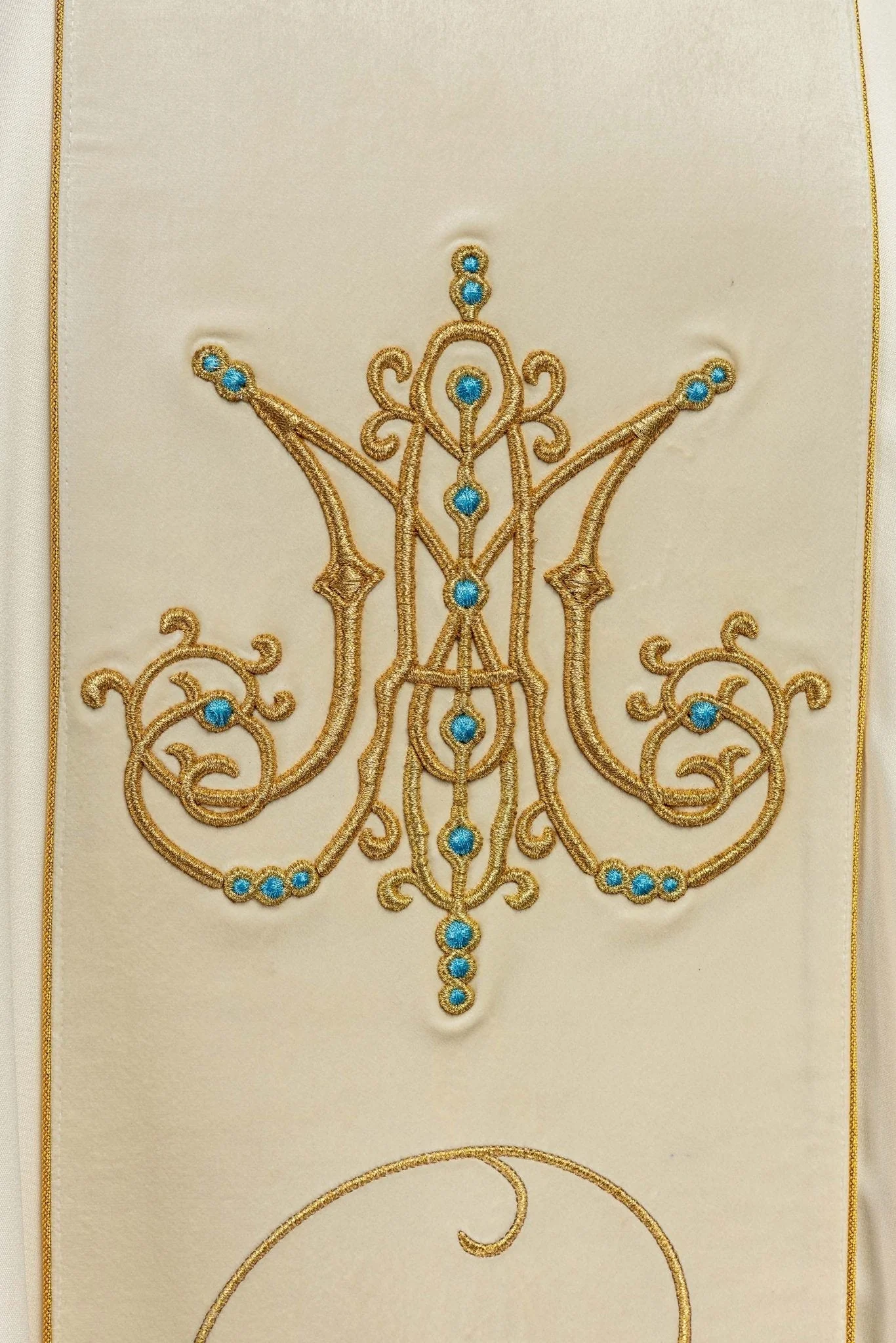 Liturgical Marian Chasuble with a velvet belt in ecru - Image 3