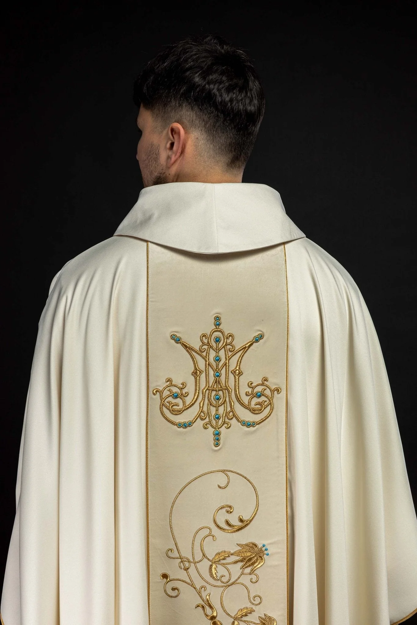 Liturgical Marian Chasuble with a velvet belt in ecru - Image 5