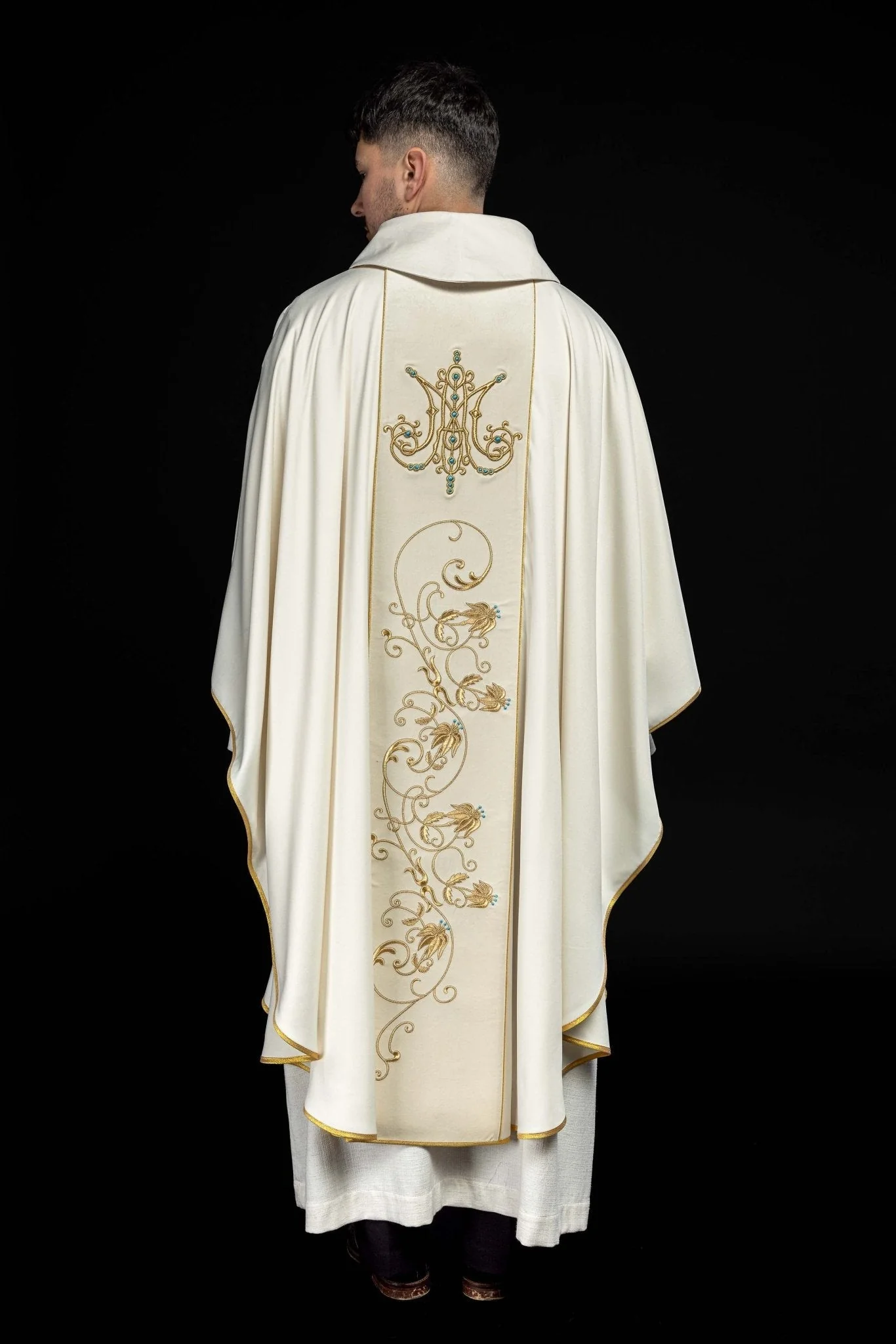 Liturgical Marian Chasuble with a velvet belt in ecru - Image 6