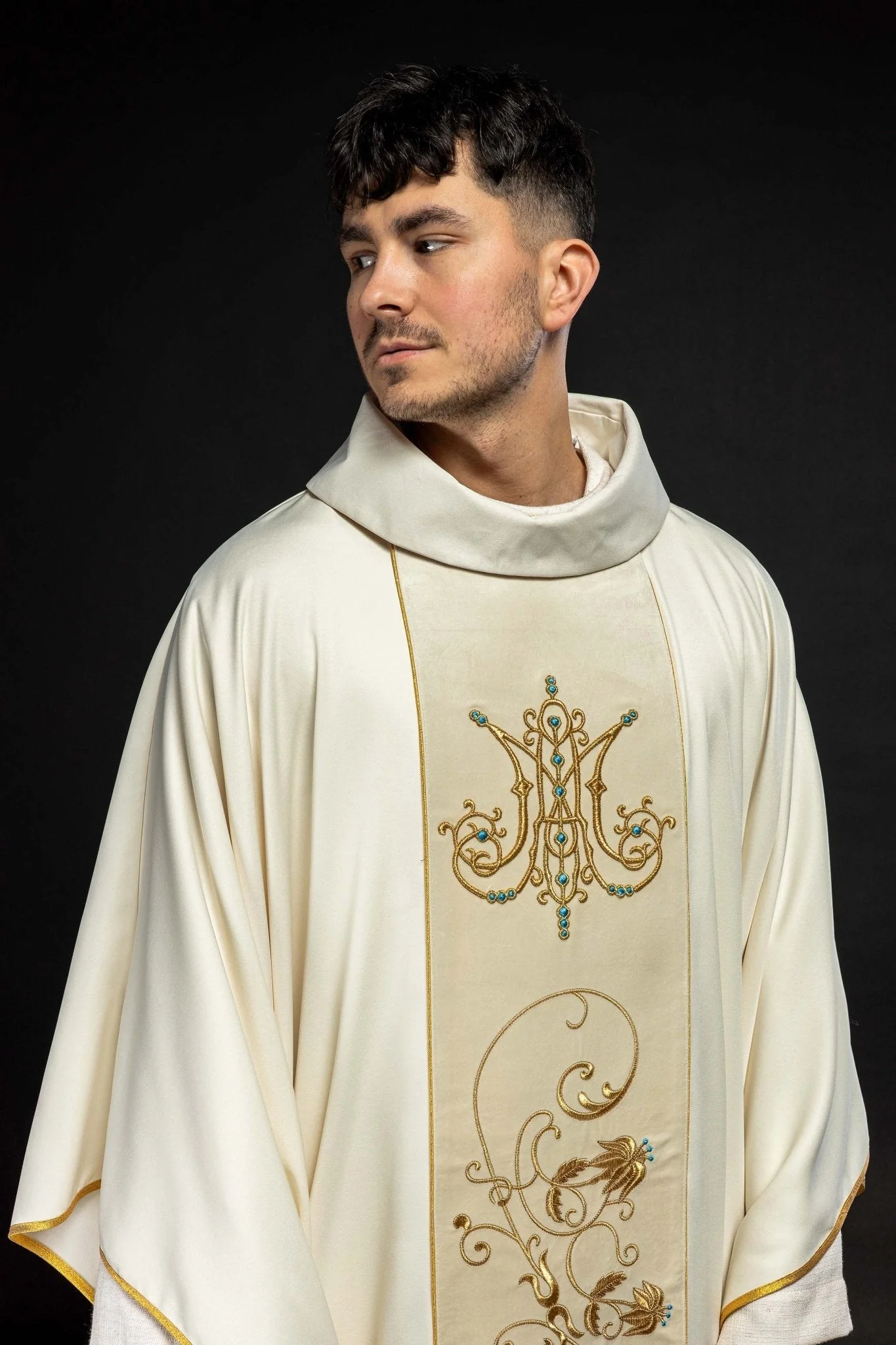 Liturgical Marian Chasuble with a velvet belt in ecru - Image 7