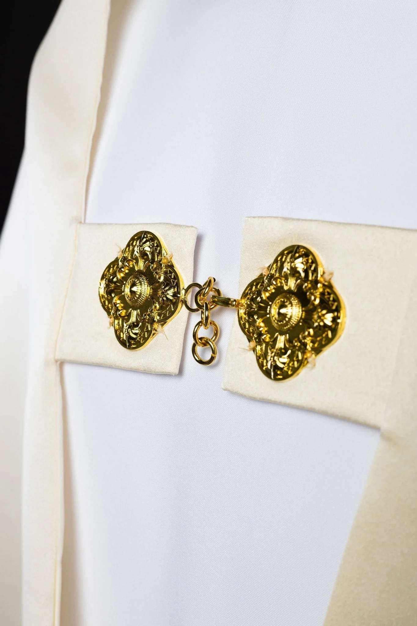 Liturgical veil with the Sacred Heart of Jesus in ecru - Image 3