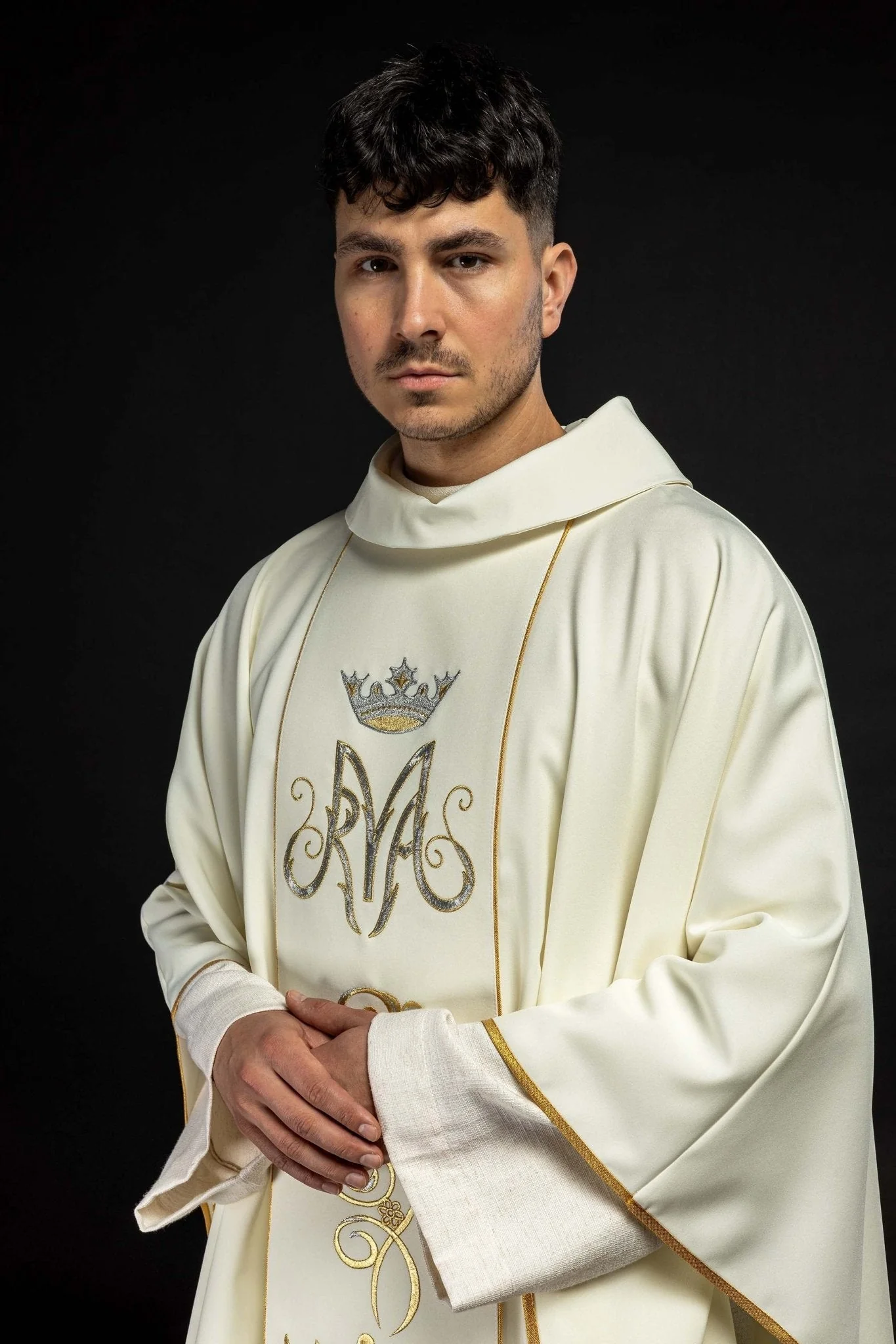 Marian liturgical chasuble with an embroidered belt in ecru - Image 8