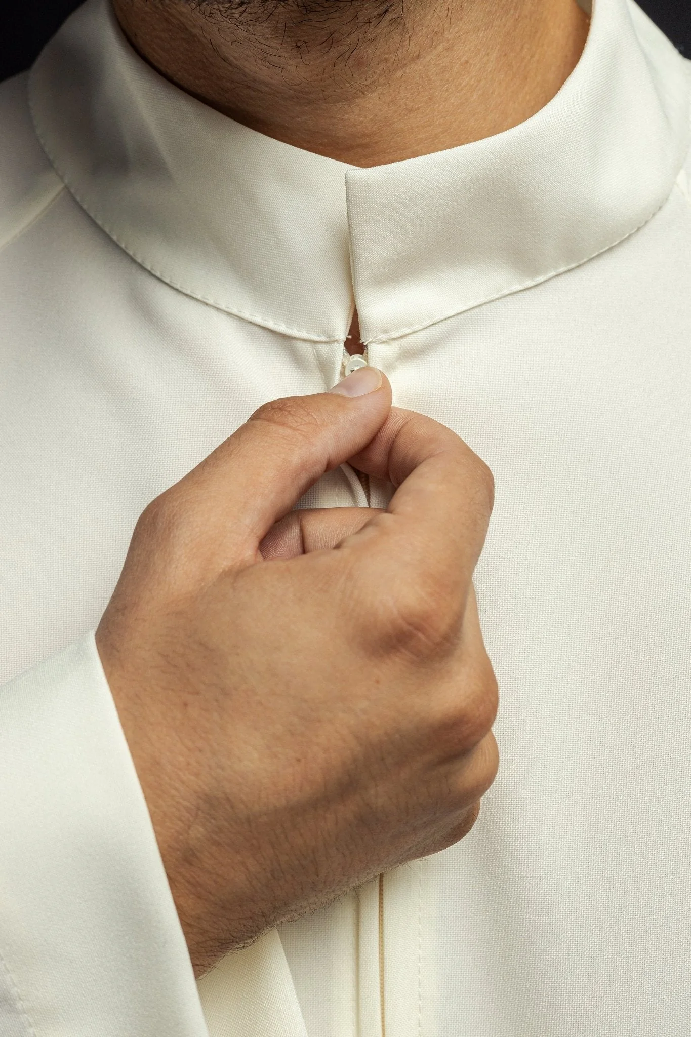 Priest alb in ecru with front zipper - Image 3