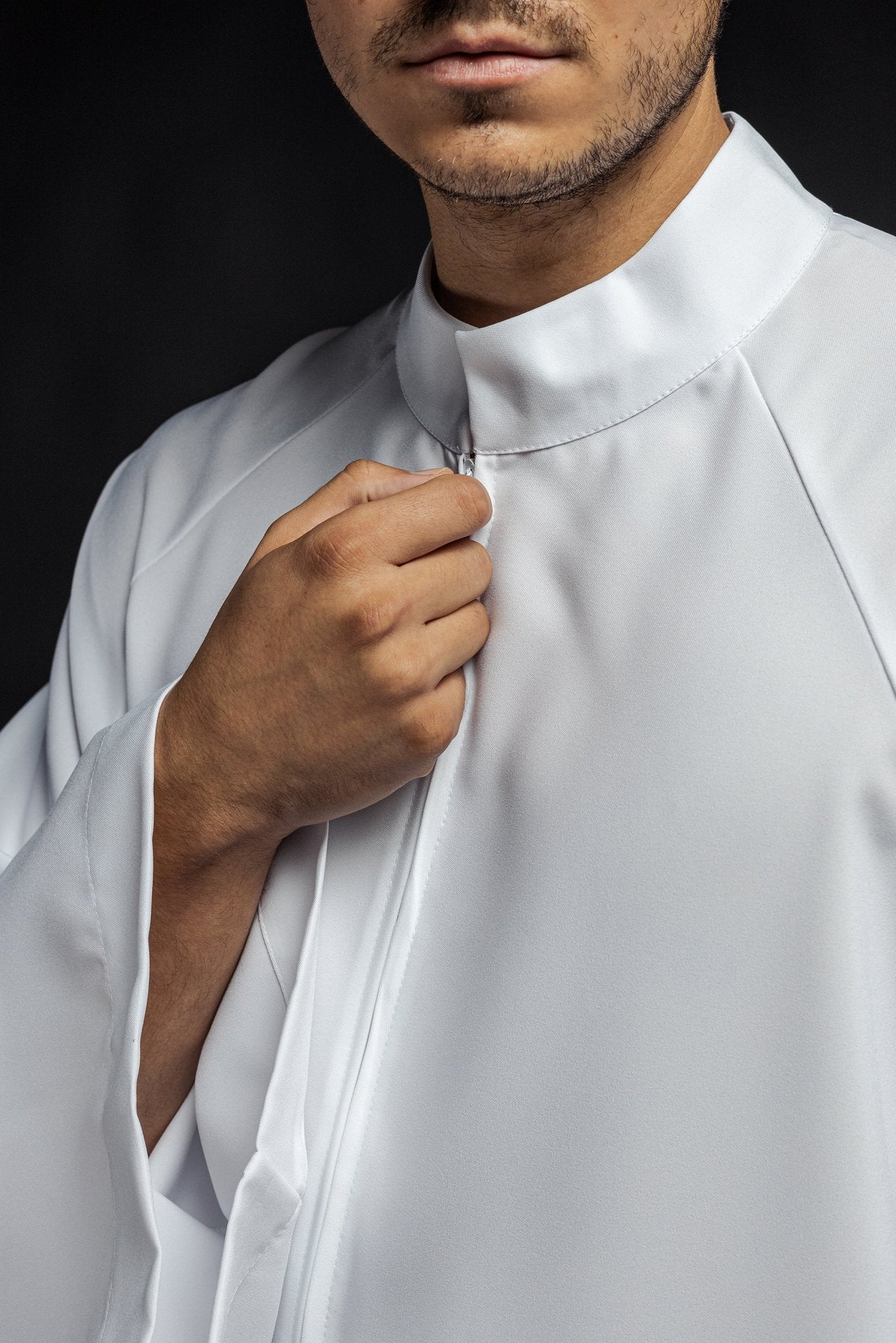 Priest alb in white with front zipper - Image 3