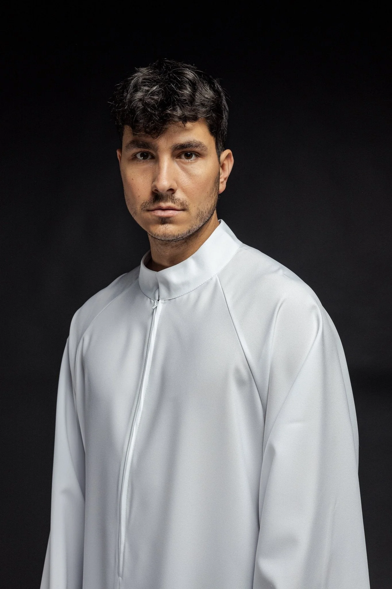Priest alb in white with front zipper - Image 5