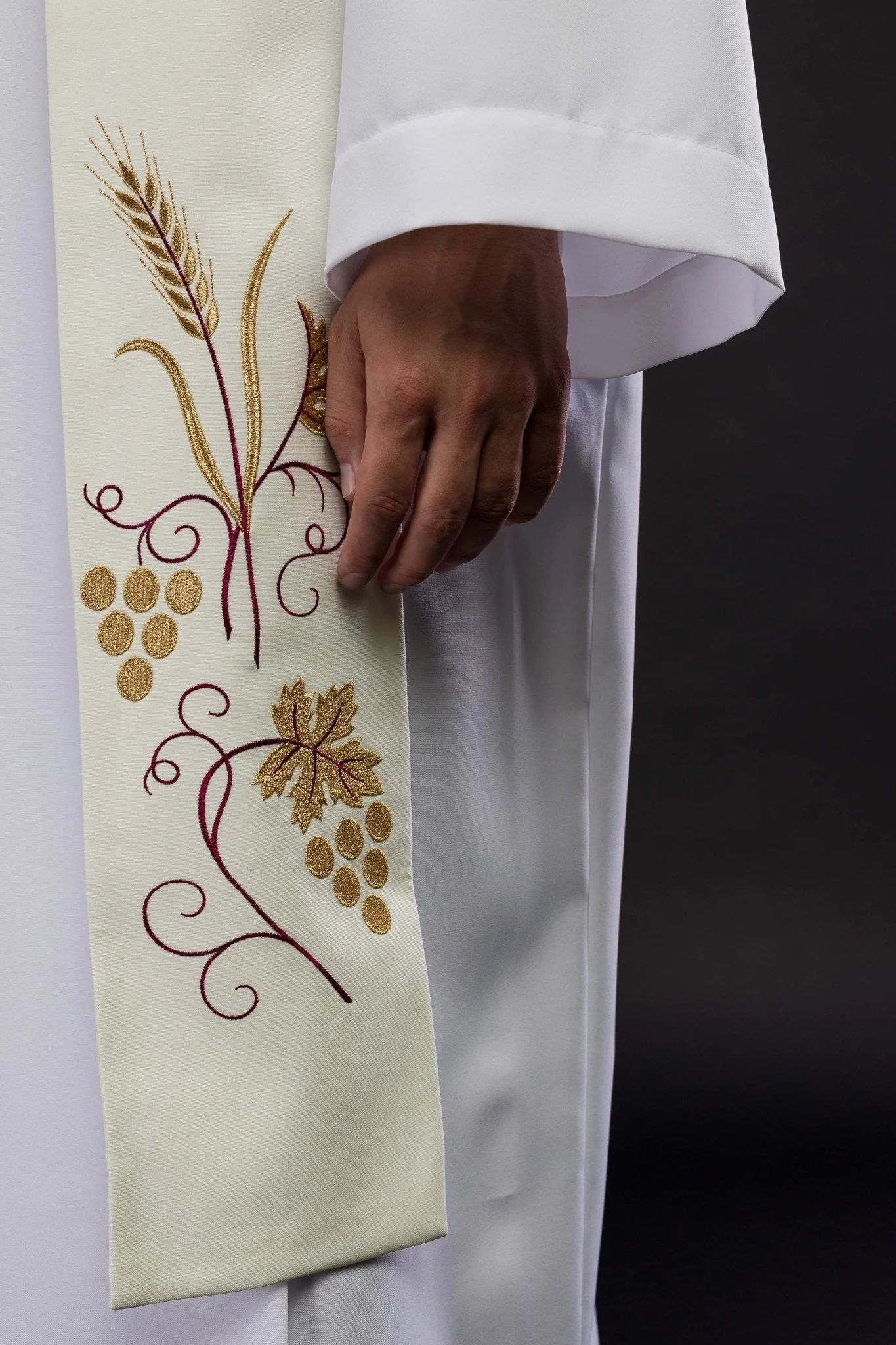 Priestly stole with grape and wheat embroidery in ecru - Image 3