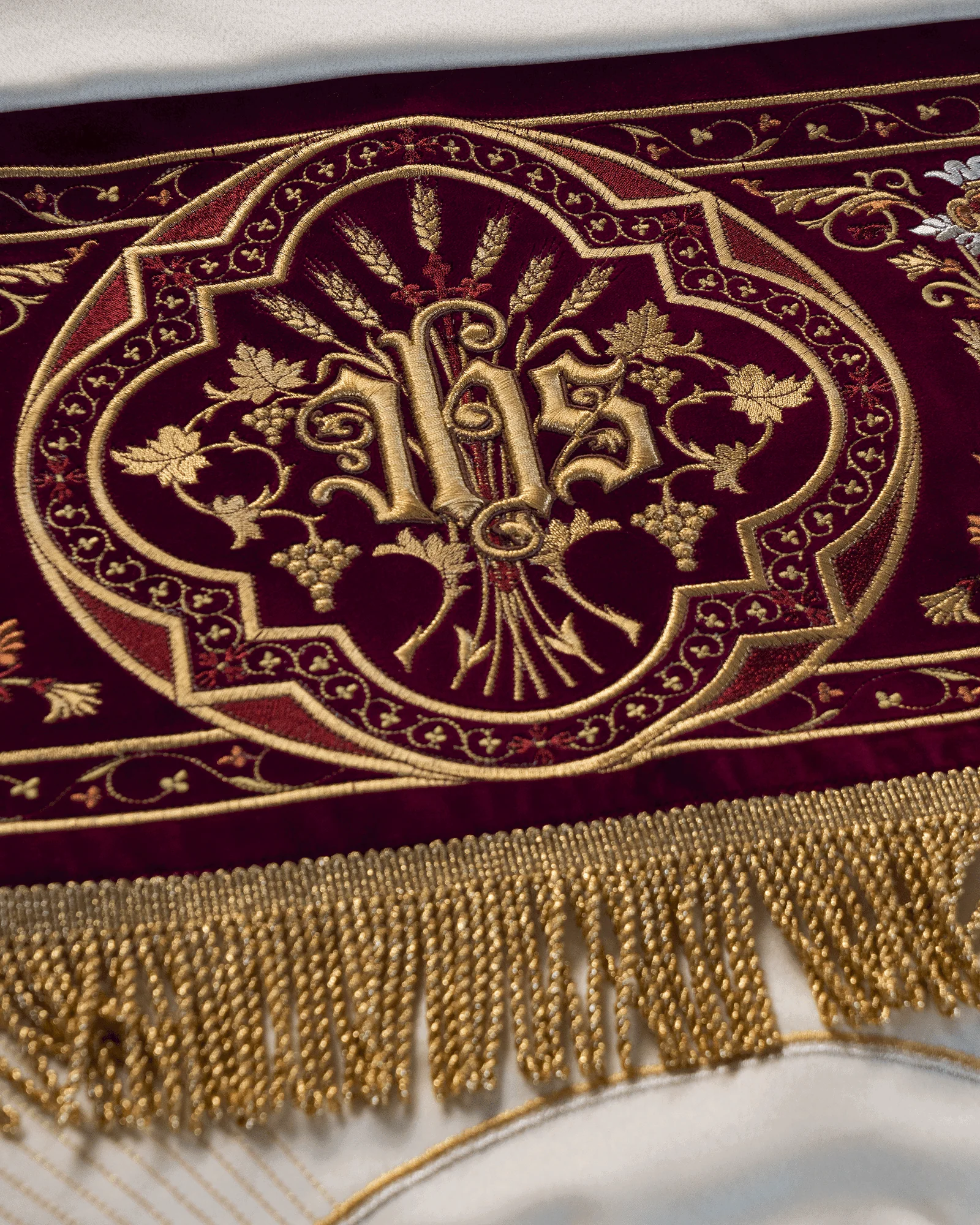 Processional canopy for Corpus Christi made of maroon velvet - Image 3
