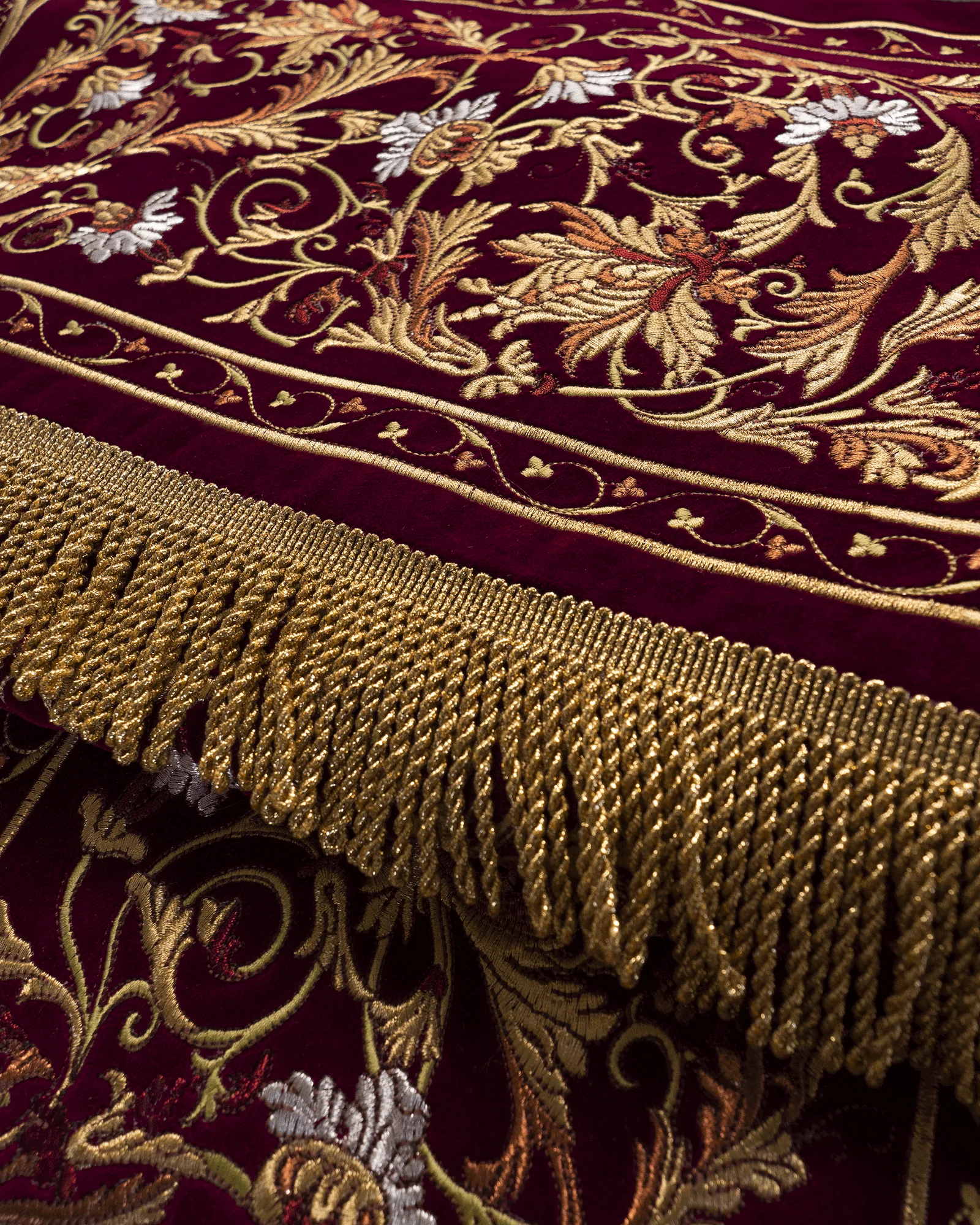 Processional canopy for Corpus Christi made of maroon velvet - Image 4
