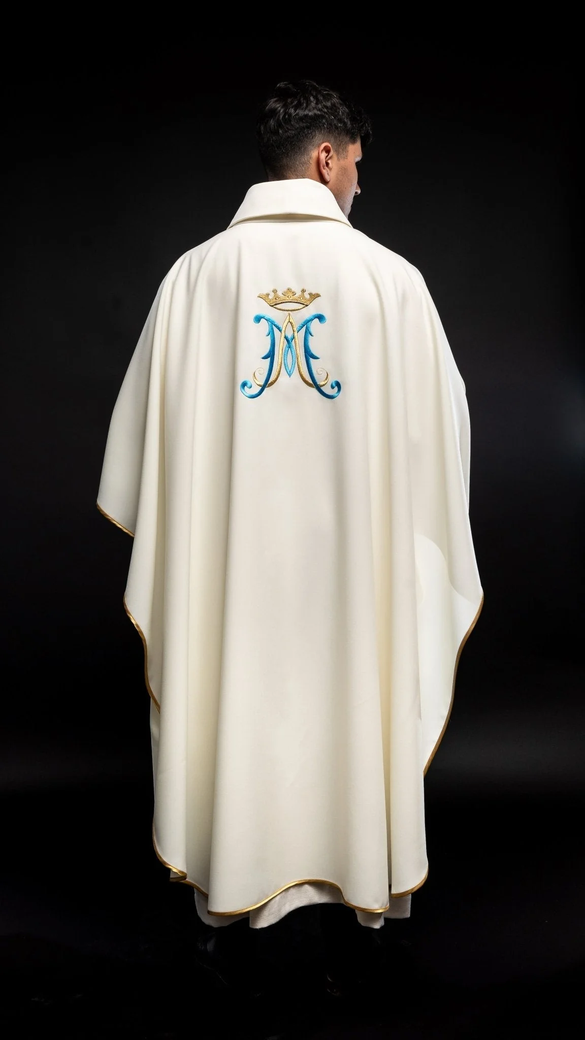 Ecru chasuble embroidered with a Marian motif - Image 4