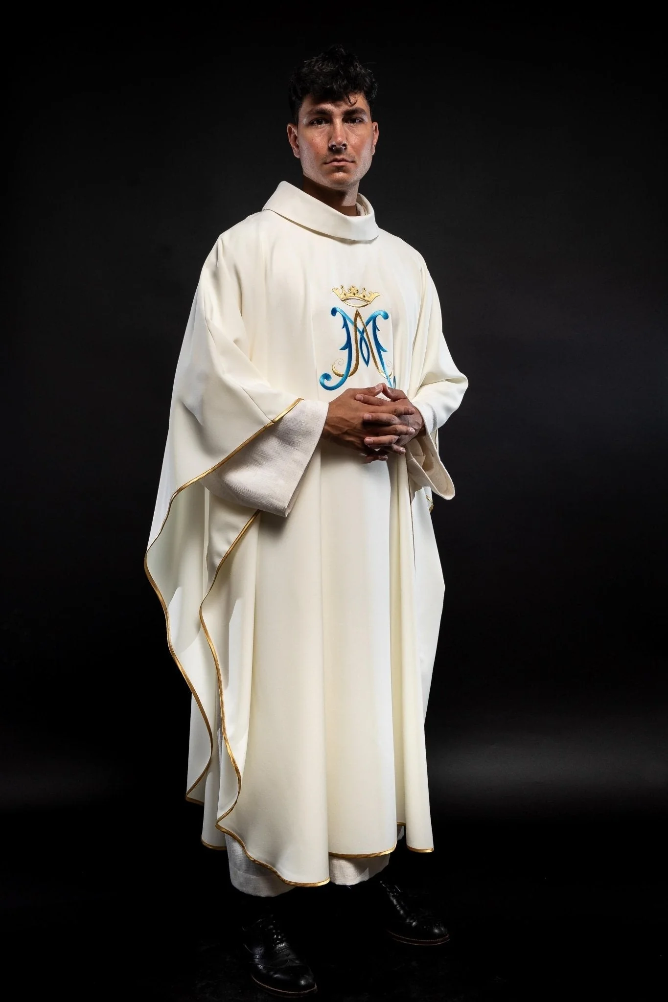 Ecru chasuble embroidered with a Marian motif - Image 5