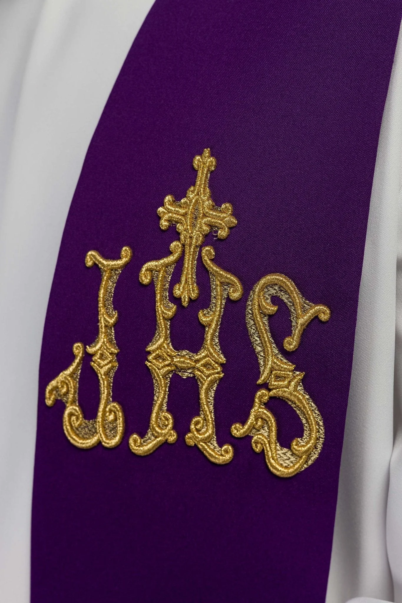Purple priestly stole embroidered with a cross and IHS - Image 3