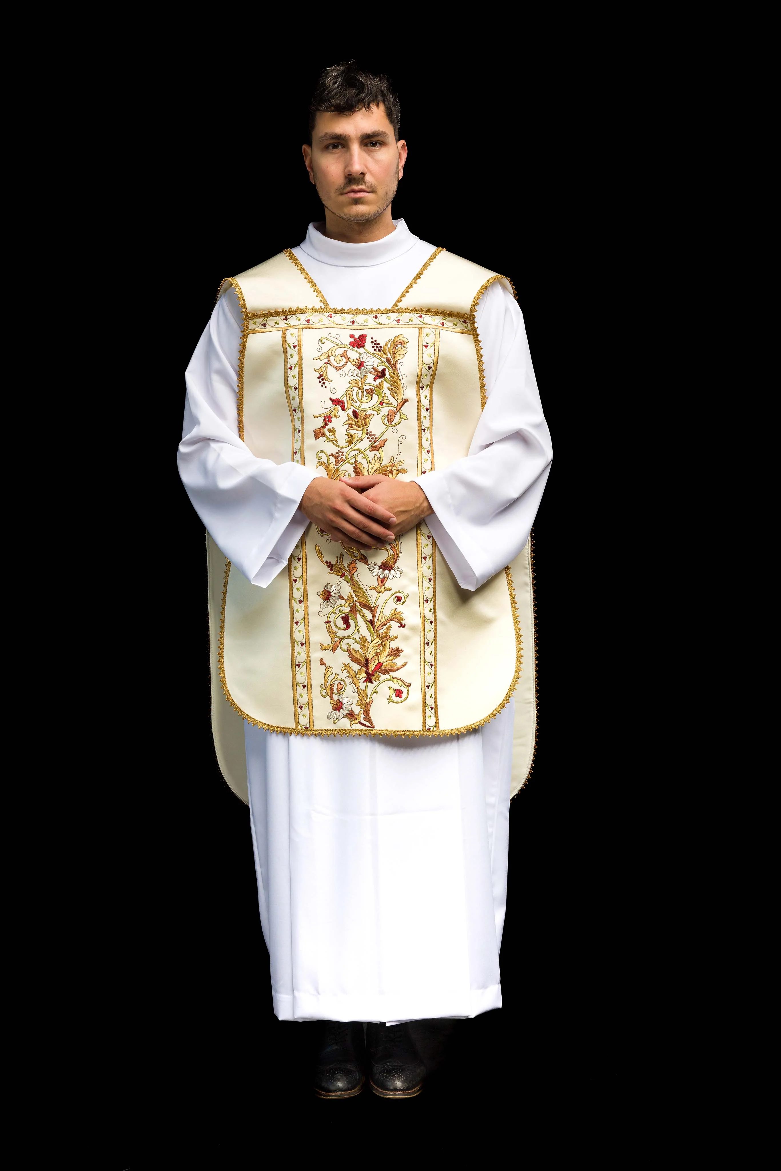 Roman Chasuble embroidered with the Sacred Heart of Jesus in ecru - Image 4